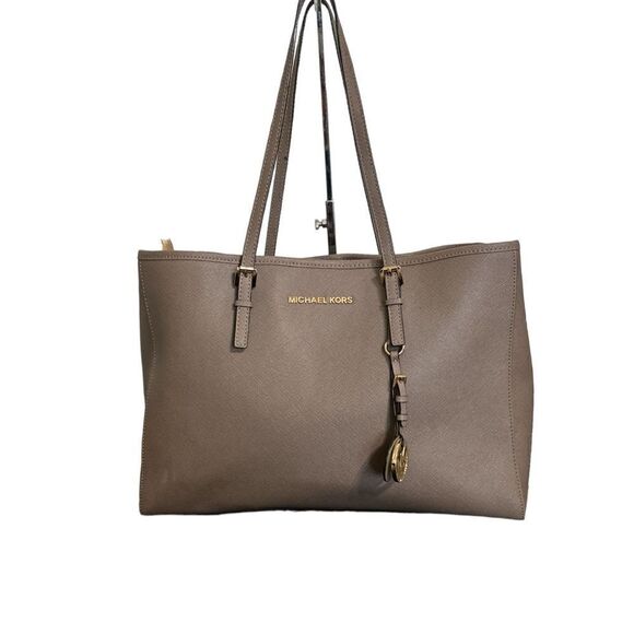 MICHAEL Michael Kors Women's Beige Jet Set Logo Buckle Strap Shoulder Tote Bag - Picture 1 of 16